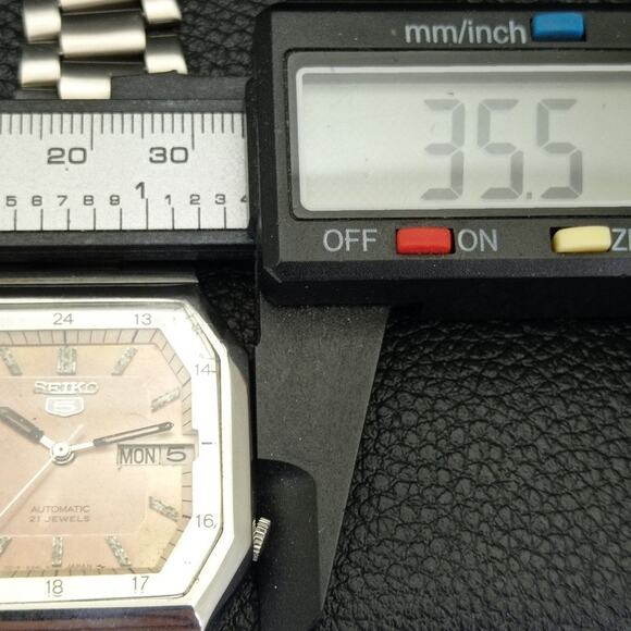 Vintage 1982 Seiko Square Automatic Mens Silver Watch W/daydate & Patina accents - Picture 7 of 10